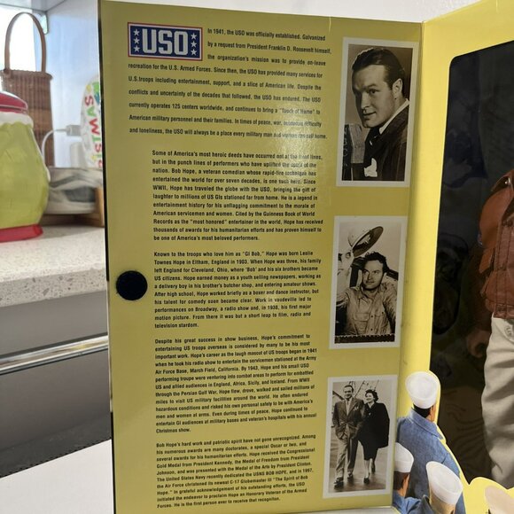 GI Joe Classic Collection Bob Hope Hollywood Canteen Action Figure - NIB - Picture 7 of 8